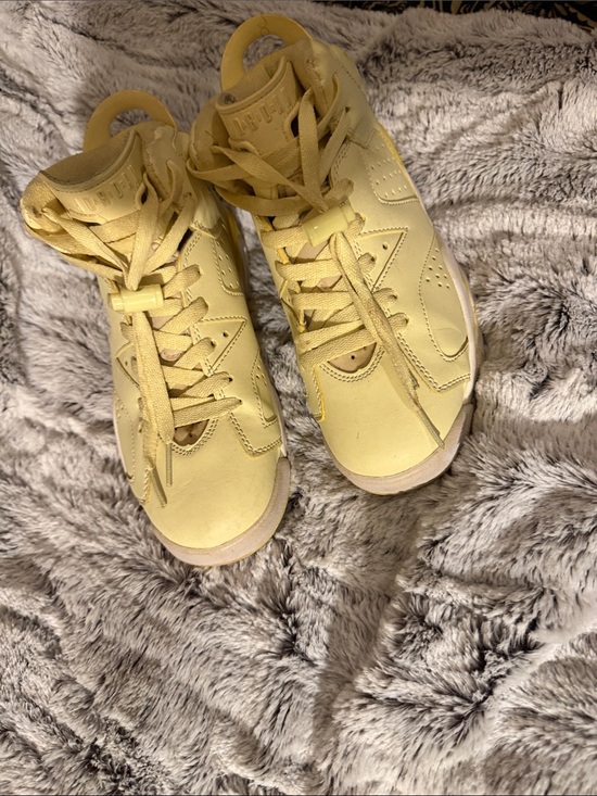 Jordan Shoes - Jordan Yellow Women's Sneakers